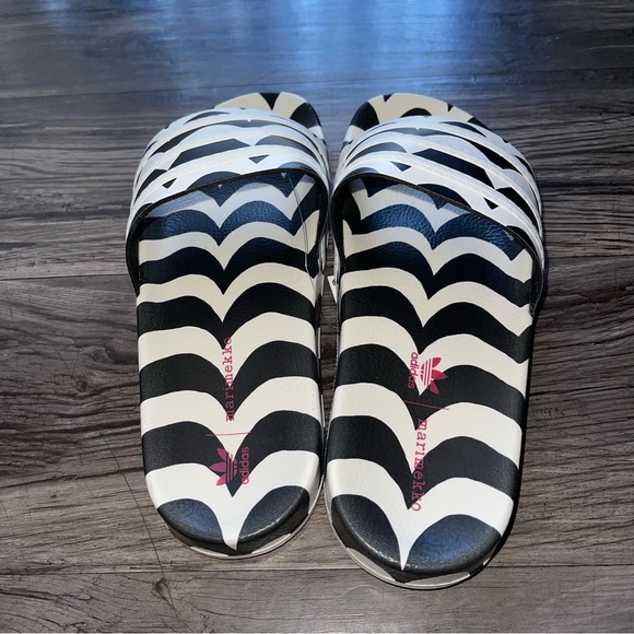 Adidas Women’s Marimekko Adilette Slides Wave Print Black and White - Picture 12 of 16